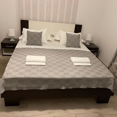 Apartments Antisa Baška Voda المظهر الخارجي الصورة