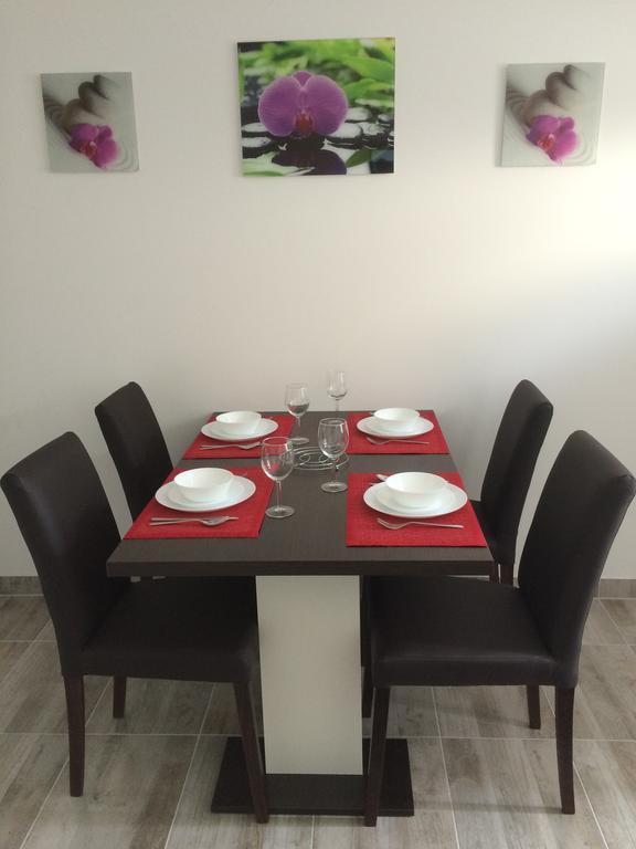 Apartments Antisa Baška Voda المظهر الخارجي الصورة