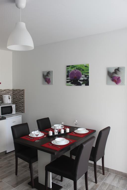 Apartments Antisa Baška Voda المظهر الخارجي الصورة