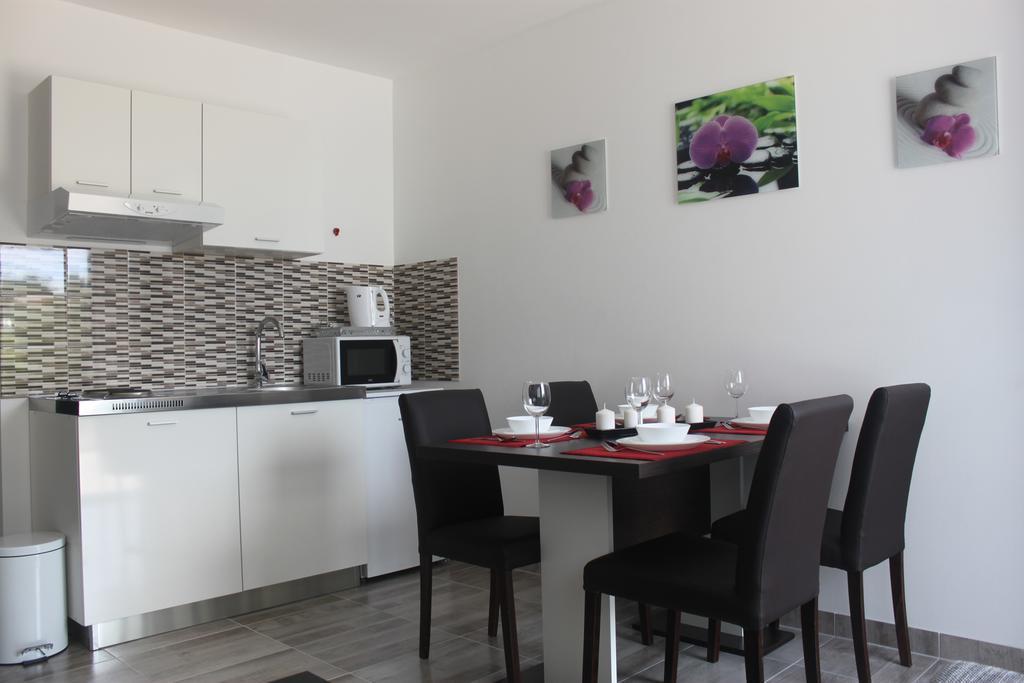 Apartments Antisa Baška Voda المظهر الخارجي الصورة
