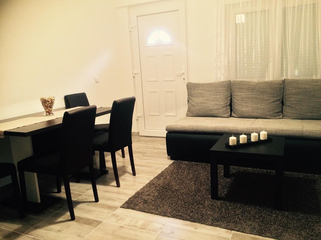 Apartments Antisa Baška Voda المظهر الخارجي الصورة